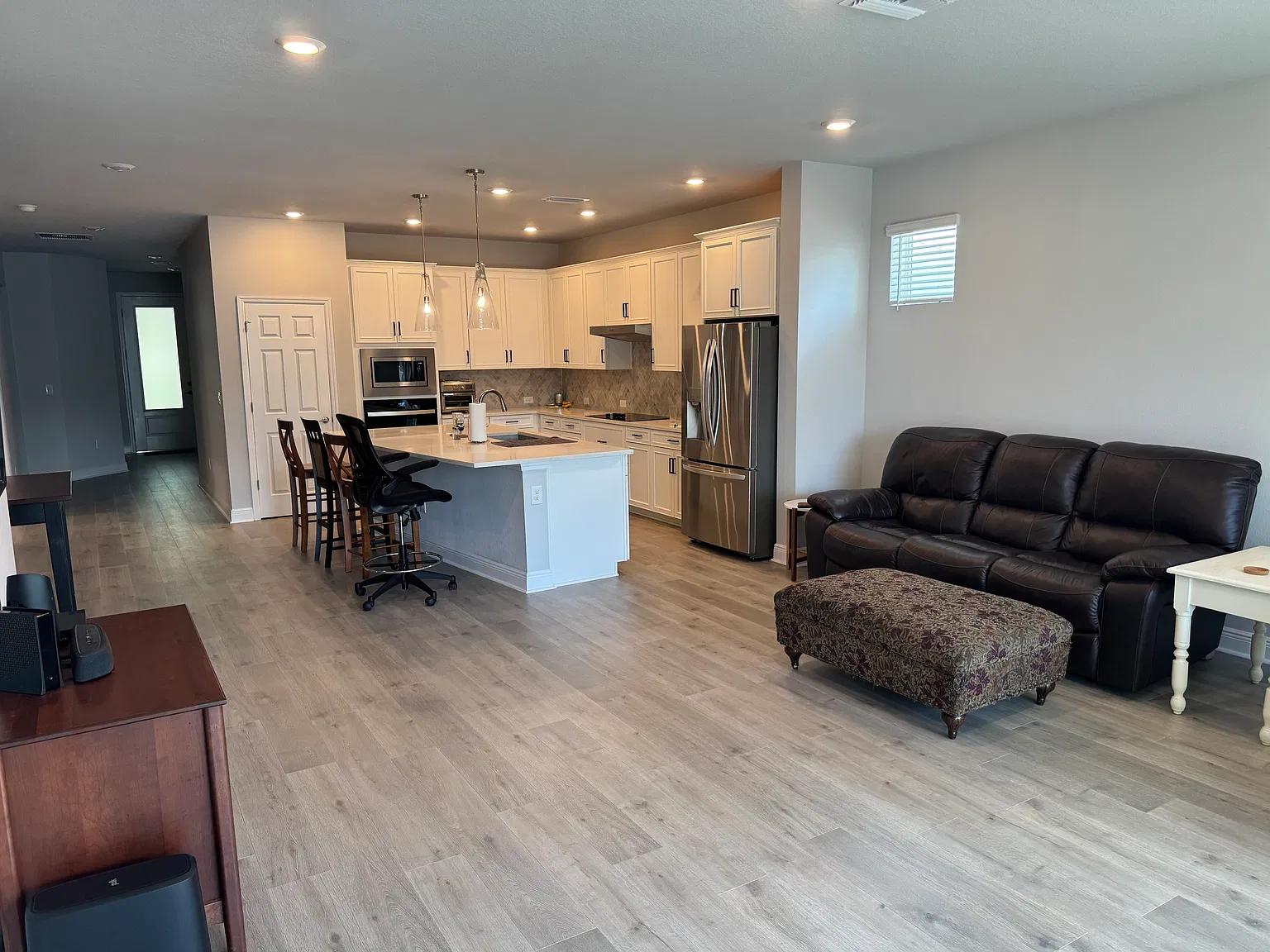 3 bed, 2120 sqft, $3,350 — Photo 4