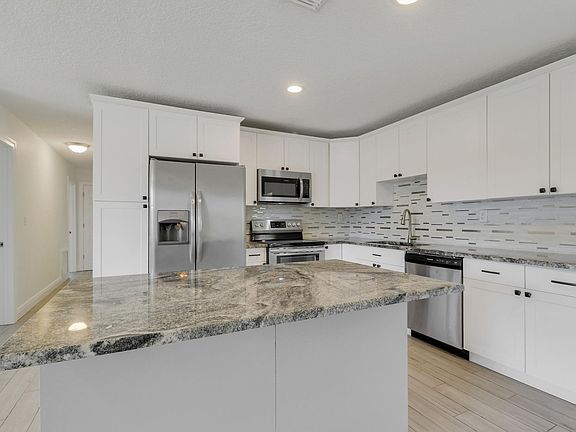4th image of 816 Juniper Dr