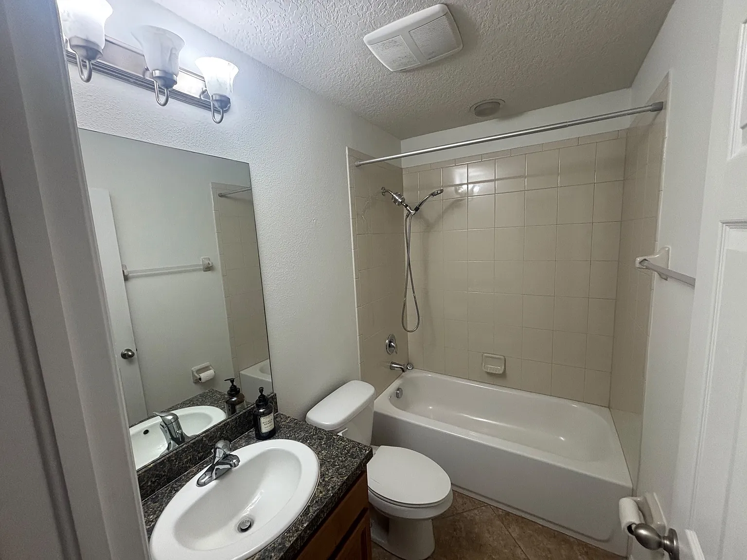 2 bed, 2.5 bath, 1507 sqft, $2,500 — Photo 4