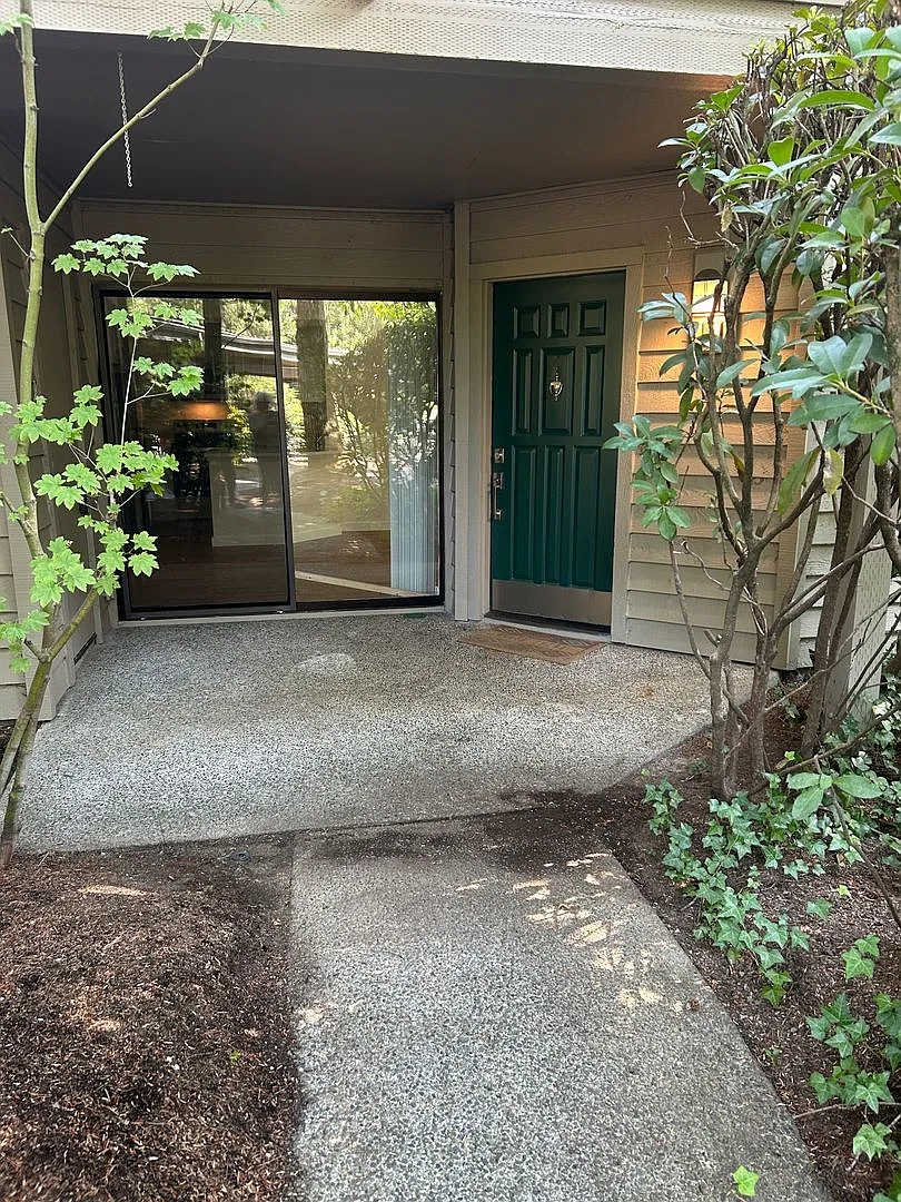 1Bd/1Ba Bellevue Condo — Photo 2