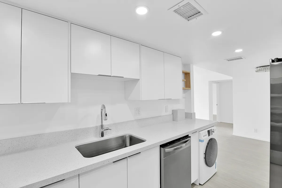 Building Photo - 7754 Lakeside Blvd #446