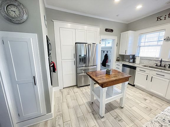 5th image of 808 E Park Ave
