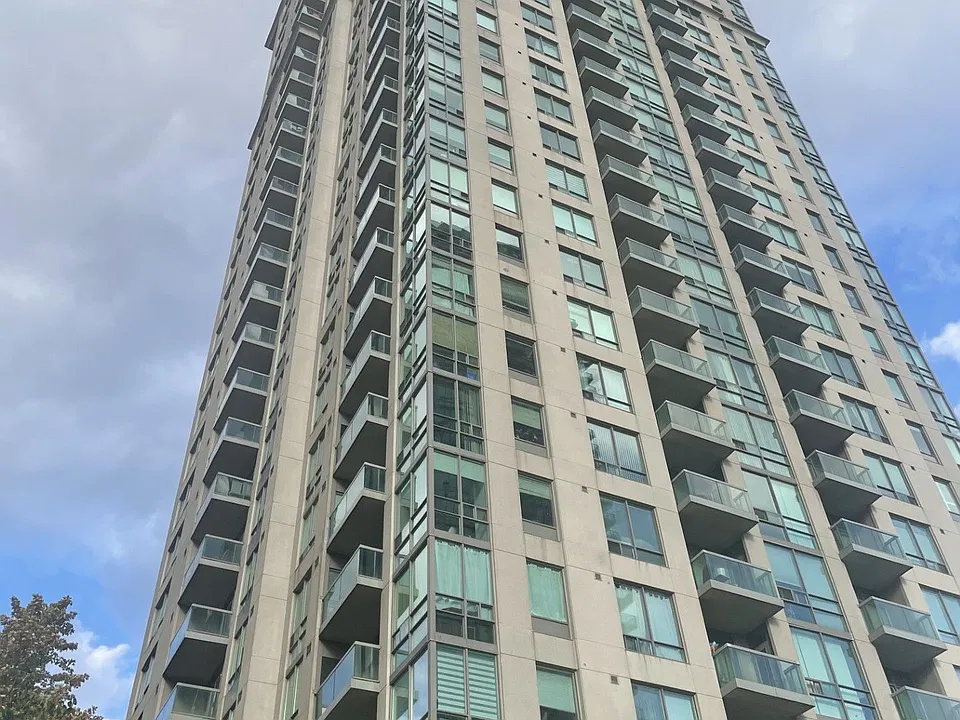 3504 Hurontario St #2108