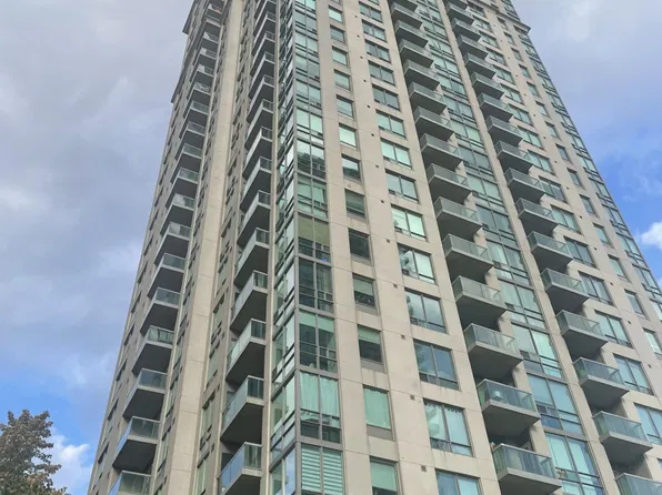 3504 Hurontario St, Mississauga, ON