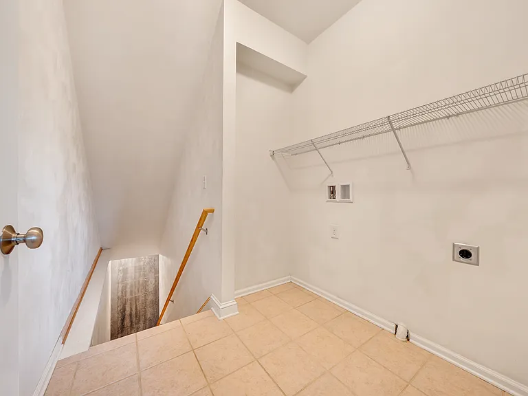 2329 Jenny Ln — Photo 8