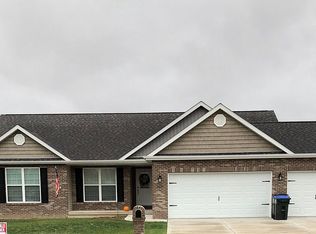 1015 Creekside Dr, Waterloo, IL 62298