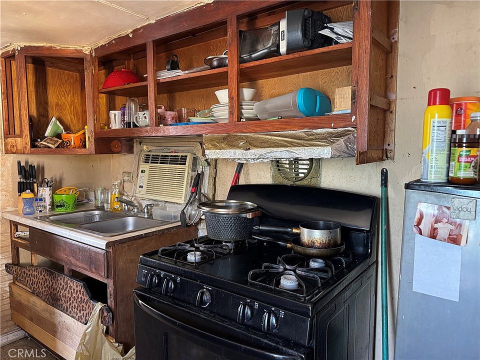 2nd image of 13713 S Vermont Ave Space 2