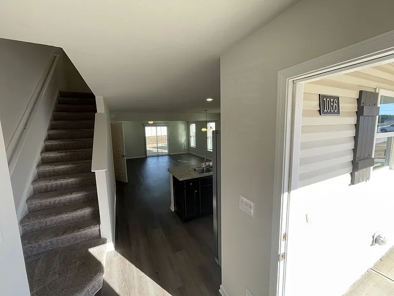 1056 Peony Ln — Photo 3