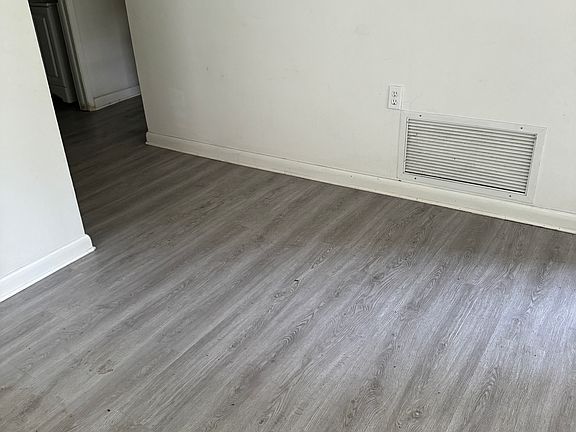 5th image of 2439 W Parker St