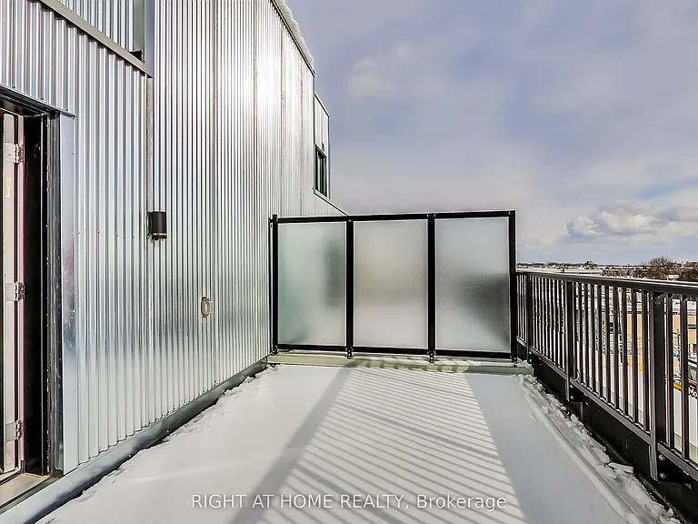 1602 Queen St E #PENTHOUSE — Photo 24