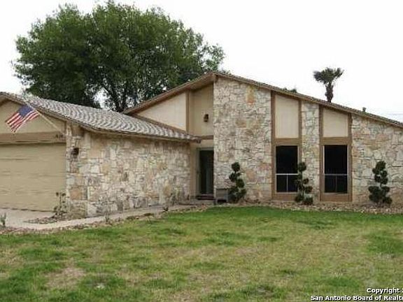 3rd image of 14135 Queens Way