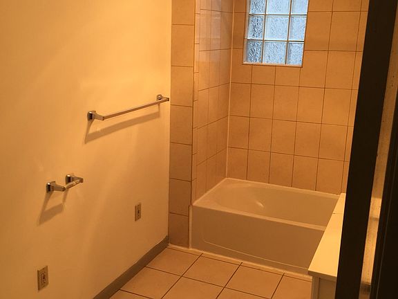 3rd image of 2656 S Kinnickinnic Ave APT 3