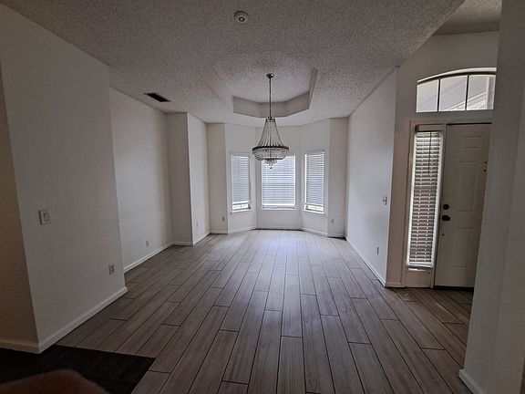 3rd image of 4830 Rossie Ln