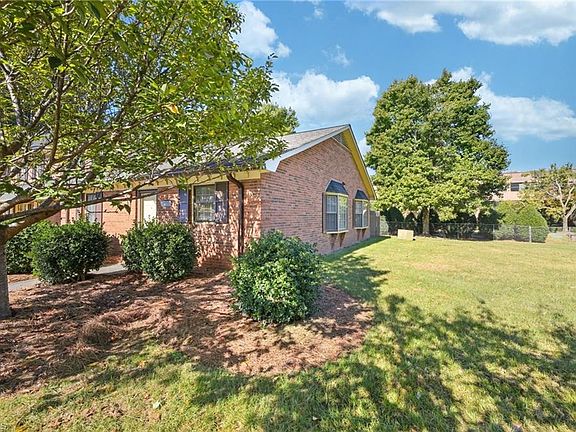 3rd image of 107 Chrisfield Cir
