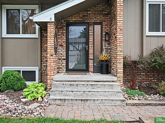 4th image of 653 S 212th St