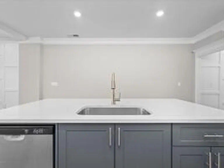 1005 Linsmore Ave — Photo 7