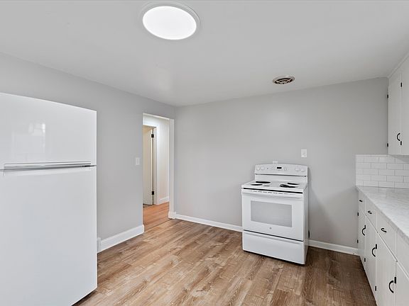 4th image of 236 Benham Ave