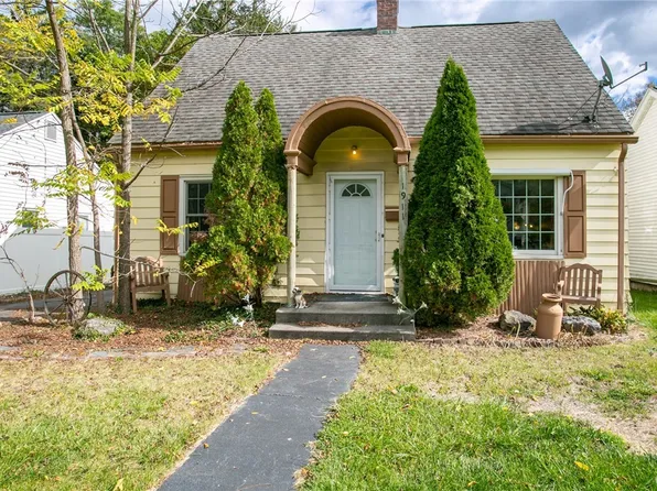 1911 Valley Dr, Syracuse, NY 13207