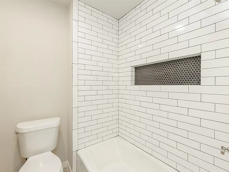 21402 Park Royale Dr — Photo 13