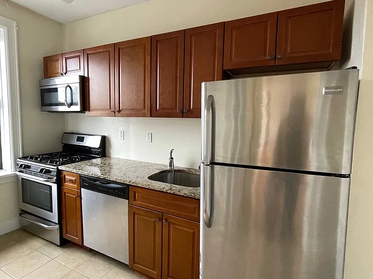 23-25 W 33rd St — Photo 3