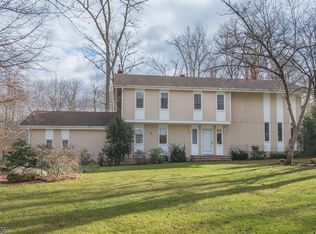 8 Glen Rd, Randolph, NJ 07869