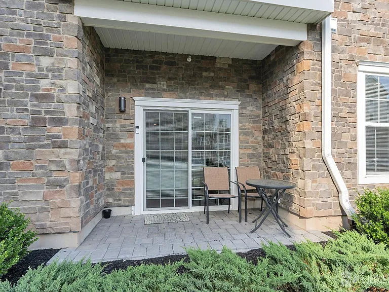 112 Lorhan Dr — Photo 18