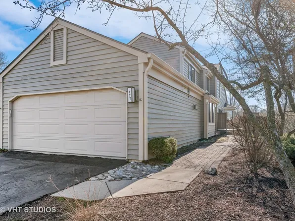 477 White Oak Ln, Lake Barrington, IL 60010