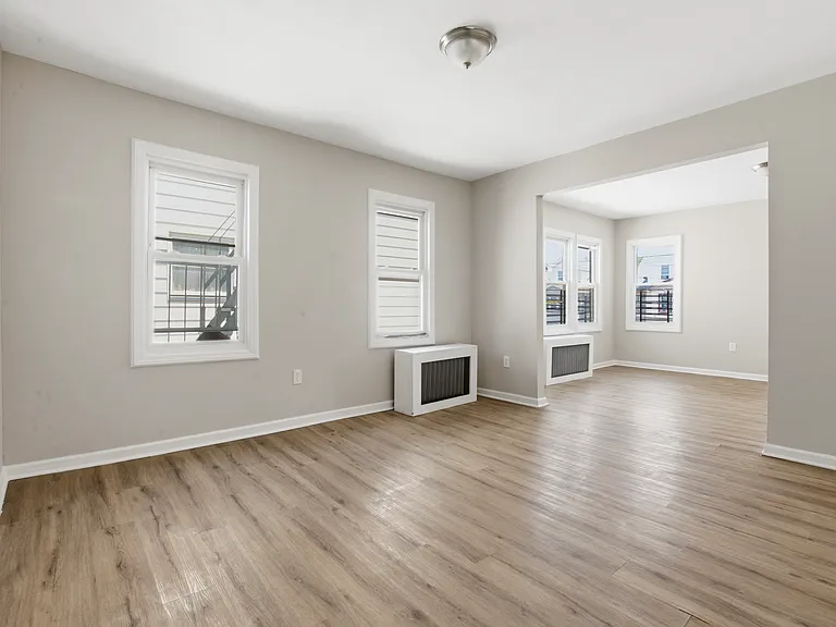 323-325 Myrtle Ave #2 — Photo 4