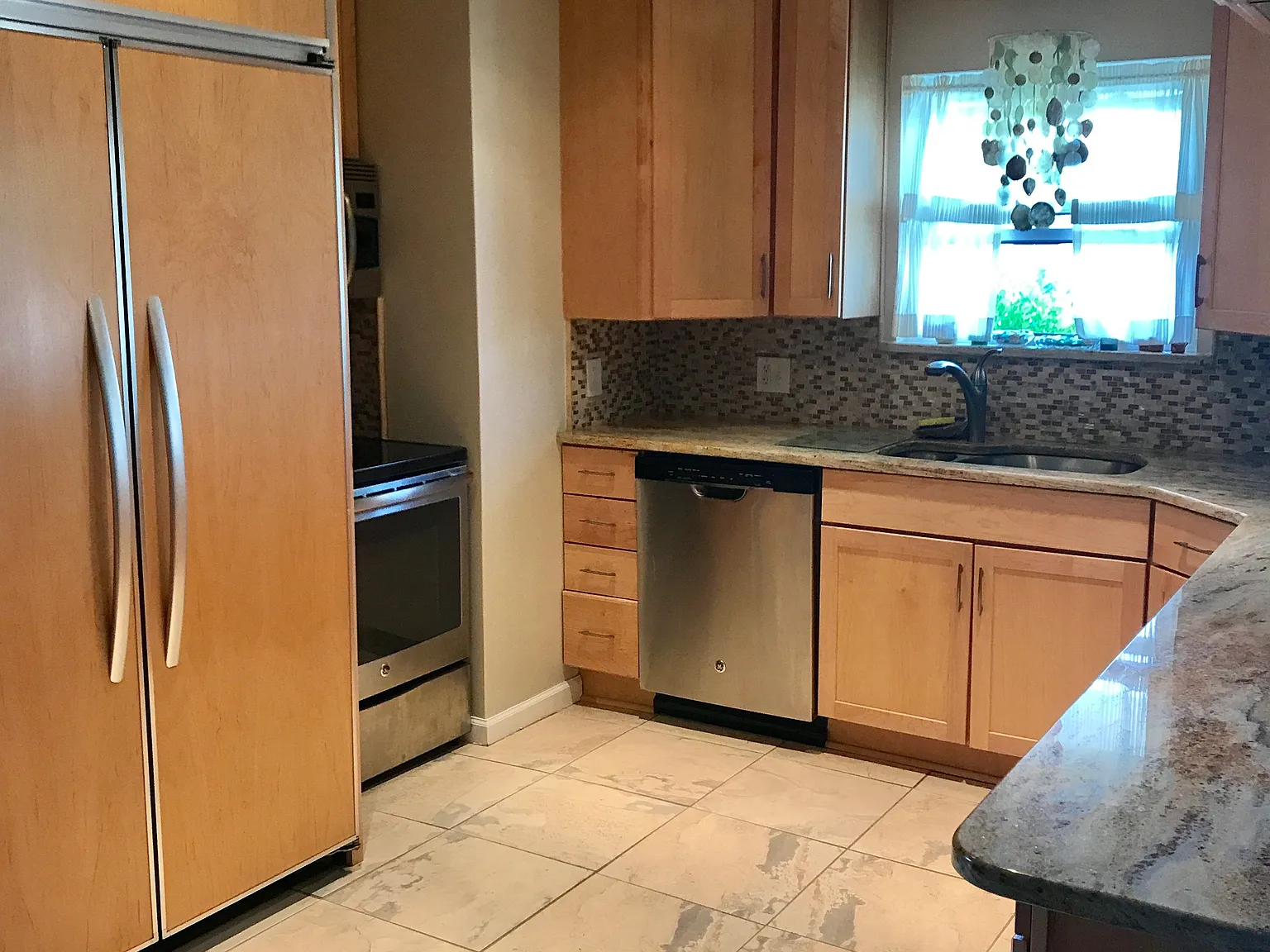 2 bed, 1.5 bath, 900 sqft, $2,400 — Photo 2