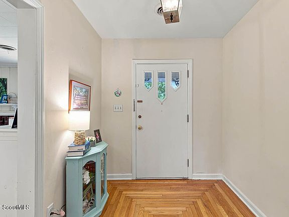 5th image of 302 Reynolds St
