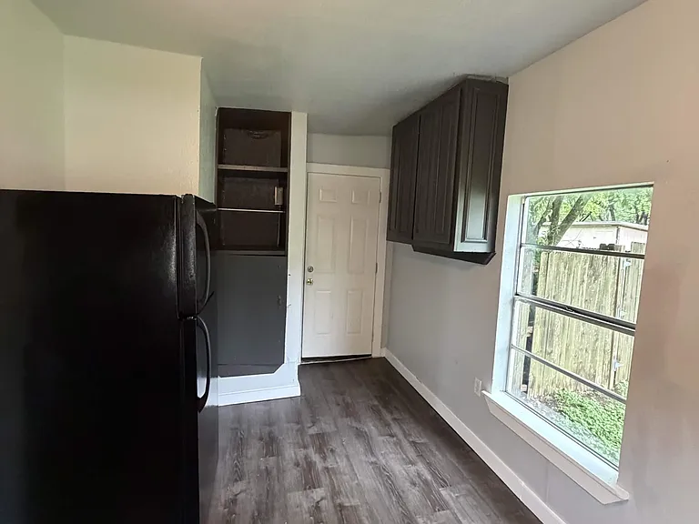 1419 W Ross St — Photo 5