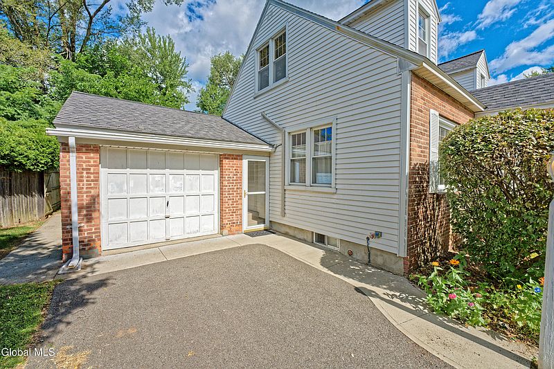 4th image of 38 Danker Avenue