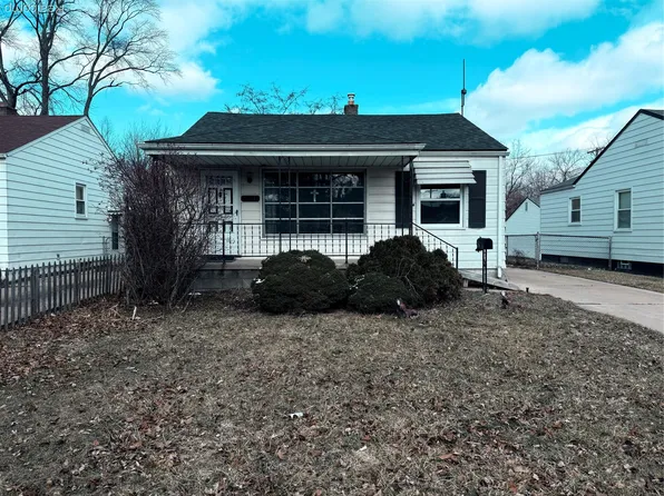 19009 Woodland St, Harper Woods, MI 48225