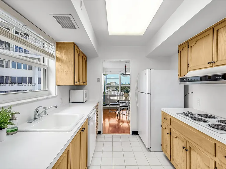 4925 Collins Ave #5F — Photo 7