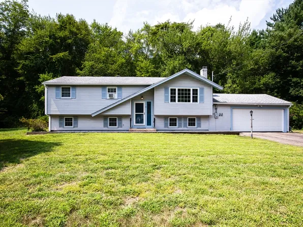 40 Fairwood Dr, Pembroke, MA 02359