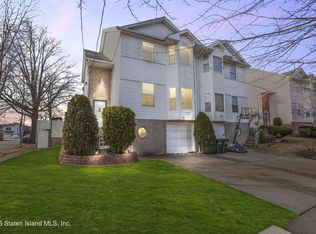 186 Thornycroft Ave, Staten Island, NY