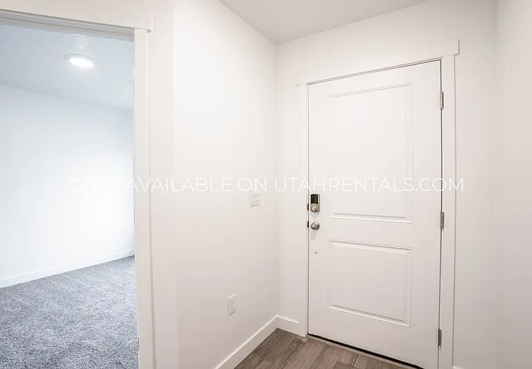 333 S 1110 W — Photo 4