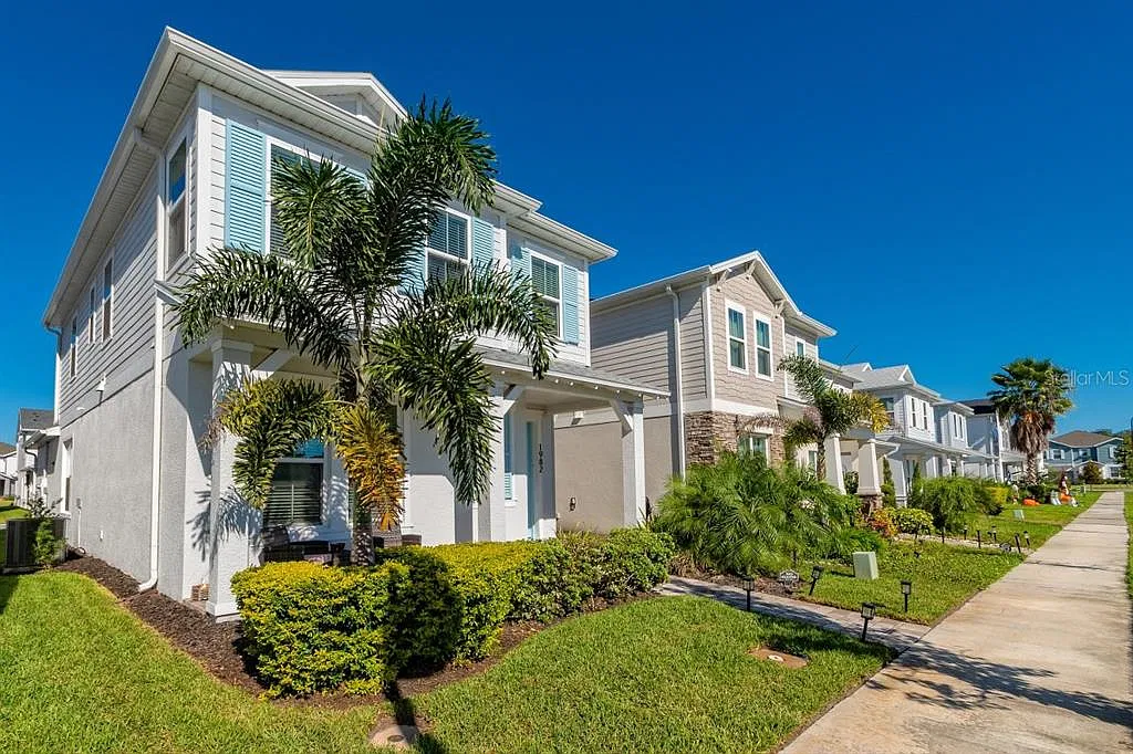 4 bed, 2.5 bath, 1856 sqft, $2,350 — Photo 4