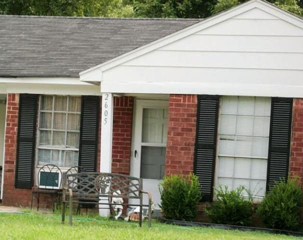 2nd image of 2605 Meadowbrook Dr