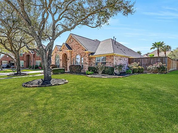 2nd image of 901 High Ridge Cir