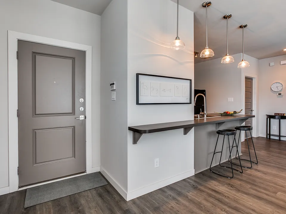 906 W Cannon St #200