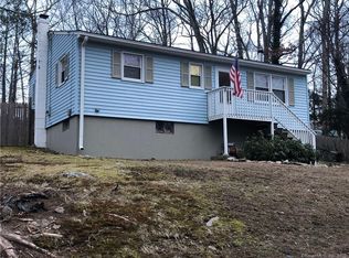 8 Lake St, Ledyard, CT 06339