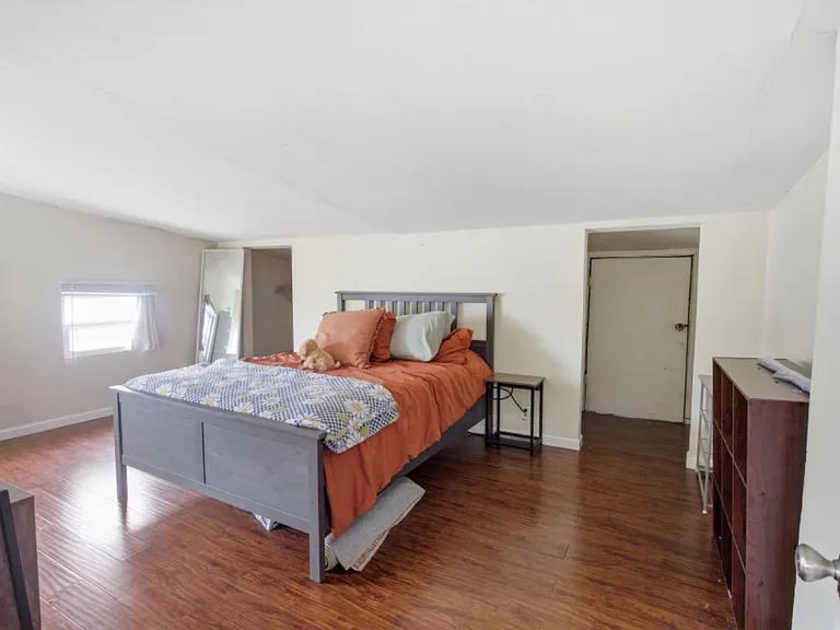 122 E University Ave — Photo 13