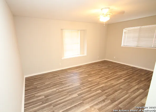 310 Threadneedle Ln — Photo 19
