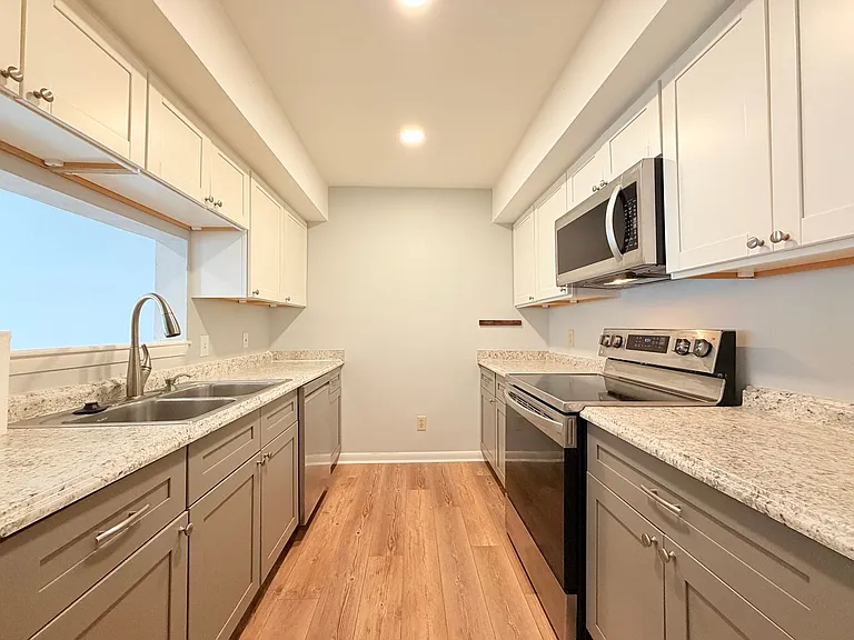 3872 Staffordshire Ln — Photo 4