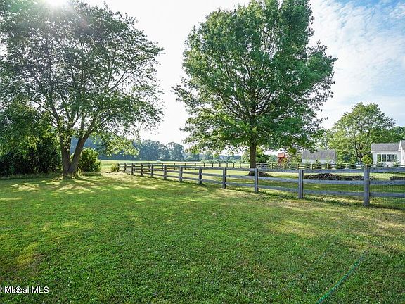 5th image of 642 Feura Bush Road