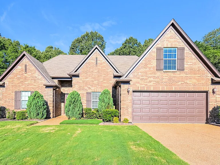 8873 Lezlarken Ln — Photo 1