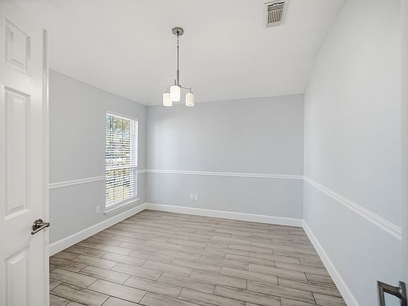 2nd image of 3116 Creek Bank Ln