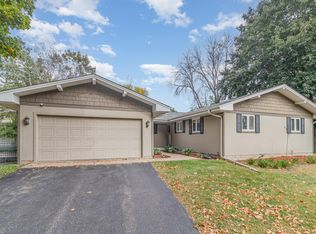 2704 W 135th St, Burnsville, MN 55337