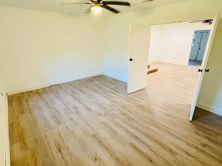 502 Independence St — Photo 24